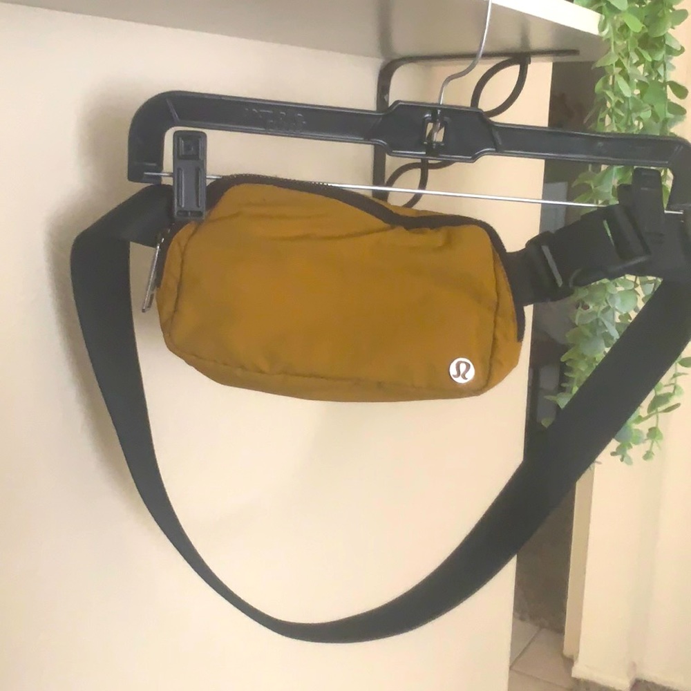Lululemon Everywhere belt